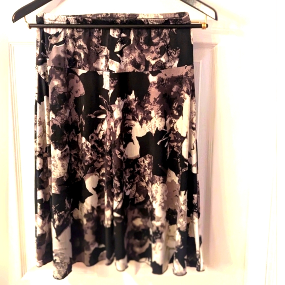 Monochrome Floral A-Line Skirt
